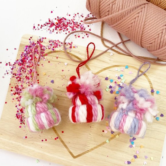 Valentine's Day Handmade Winter Mini Knit Hat Charm Gift Wrap Hanging Charm Gift - Picture 1 of 4